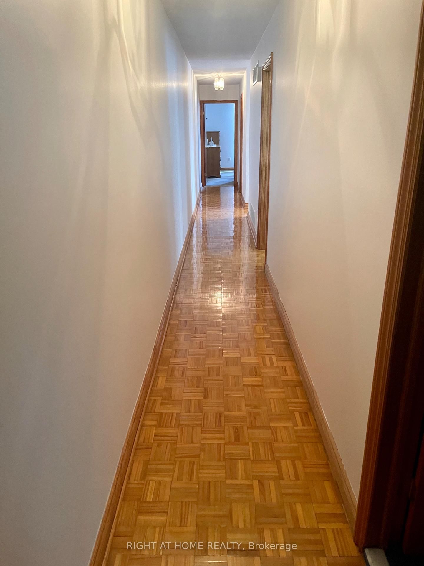 40 Bellevue Avenue • Toronto, ON photo 11