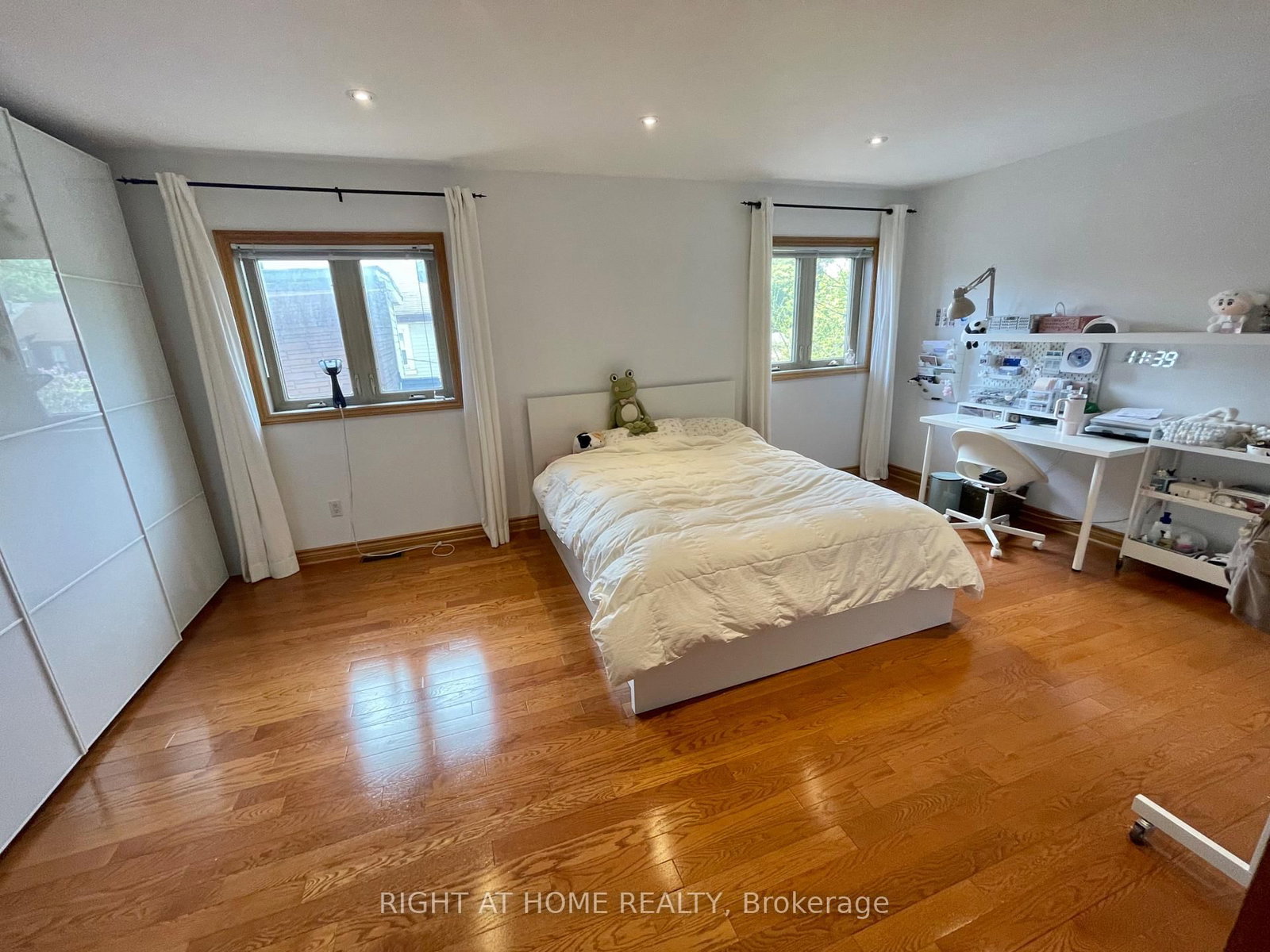 40 Bellevue Avenue • Toronto, ON photo 14