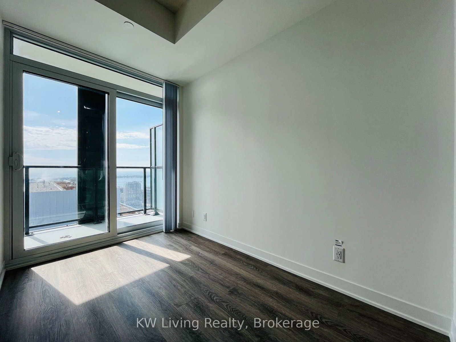 180 Front Street, Unit 4007