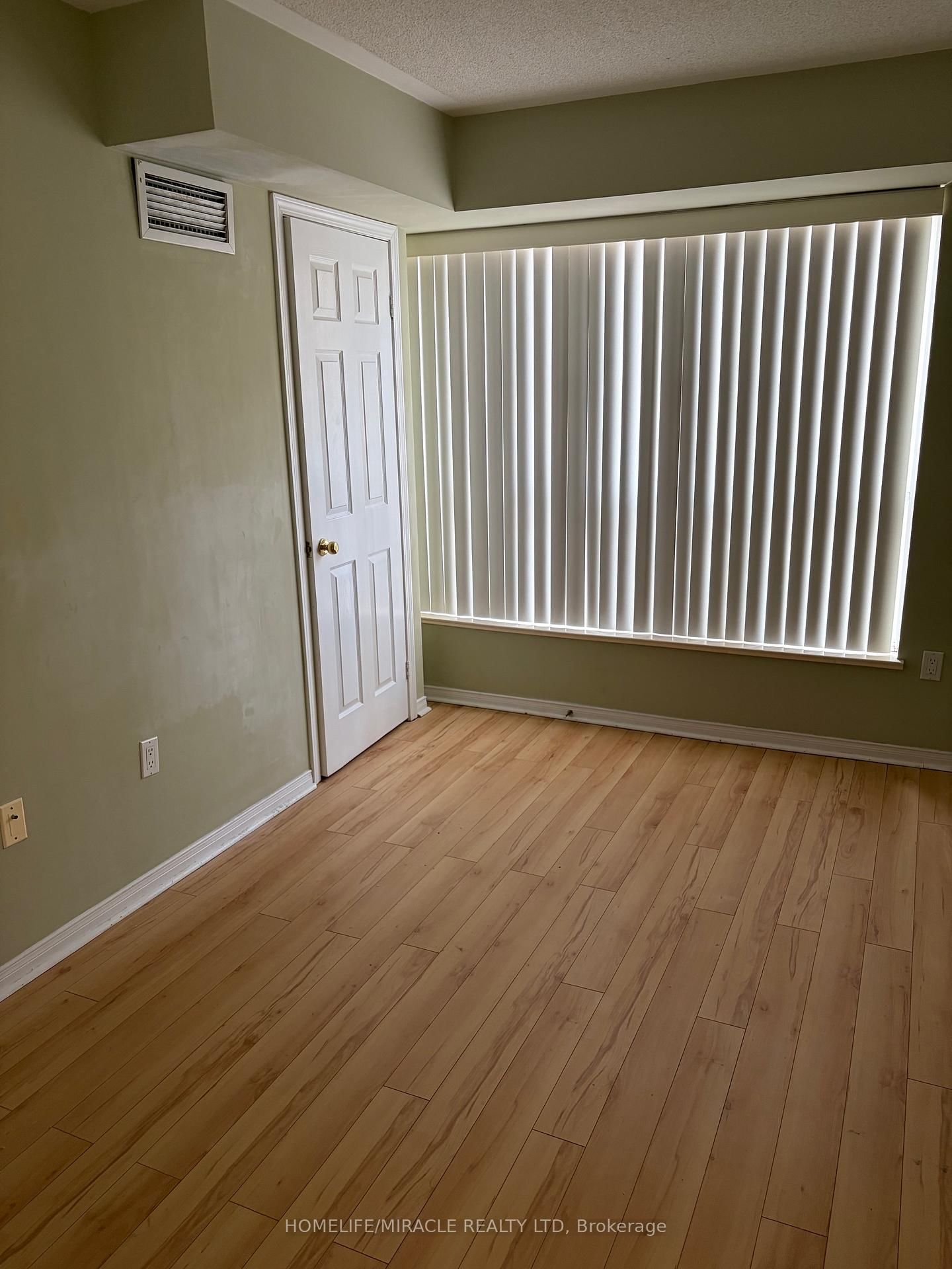 909 Bay Street N, Unit 504 - Photo 8