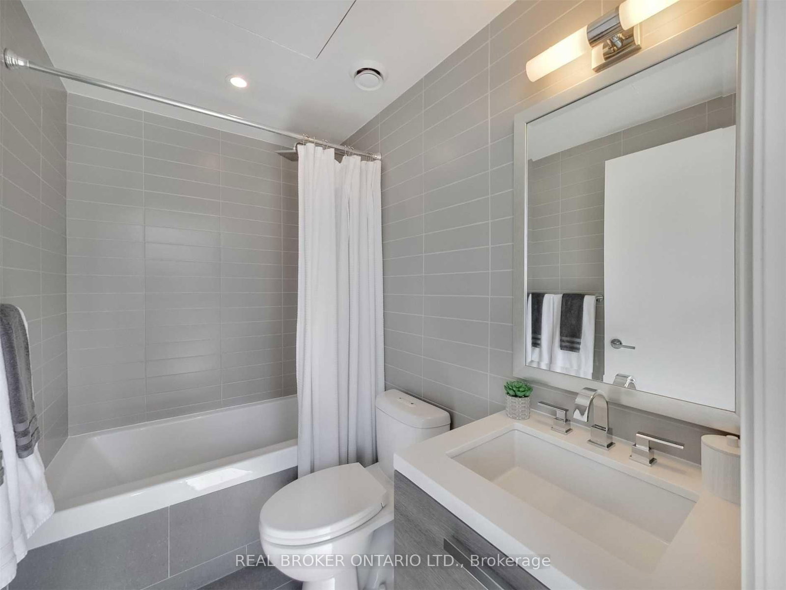 224 King Street W, Unit 2001 - Photo 9