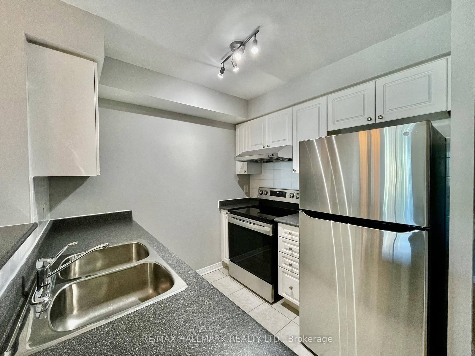 20 Olive Avenue, Unit LPH12 - Photo 6