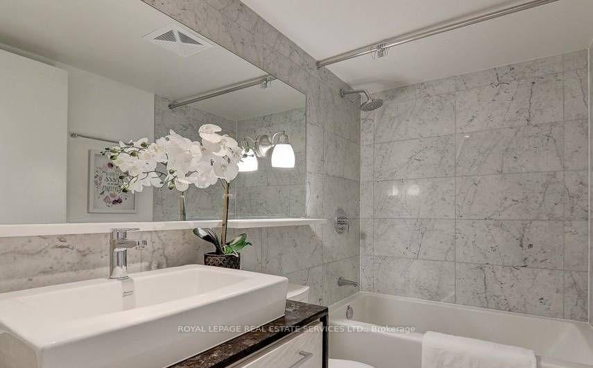 121 Mcmahon Drive, Unit TH7 - Photo 21