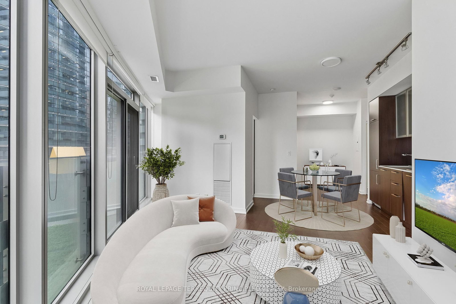 12 York Street • #307 • Toronto, ON photo 6