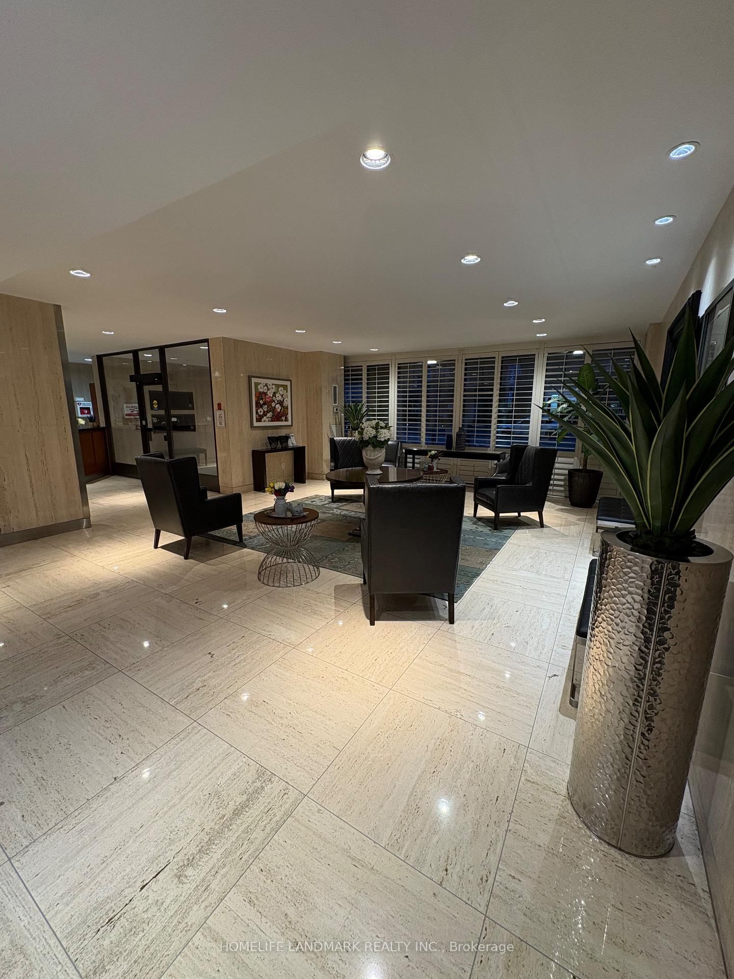 77 Carlton Street, Unit 704 - Photo 24