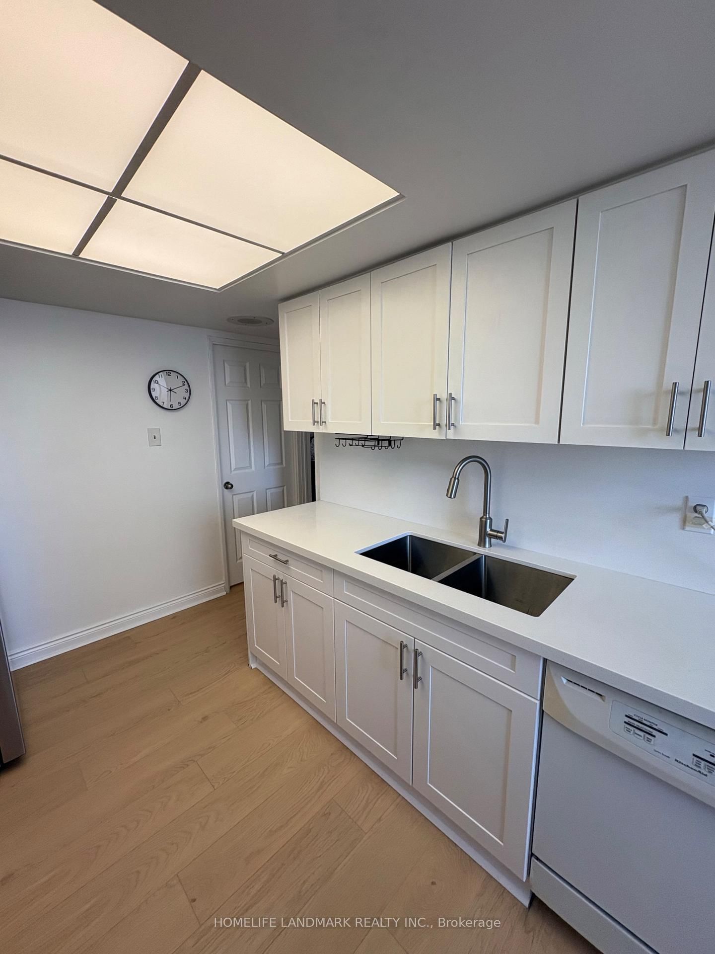 77 Carlton Street, Unit 704 - Photo 8