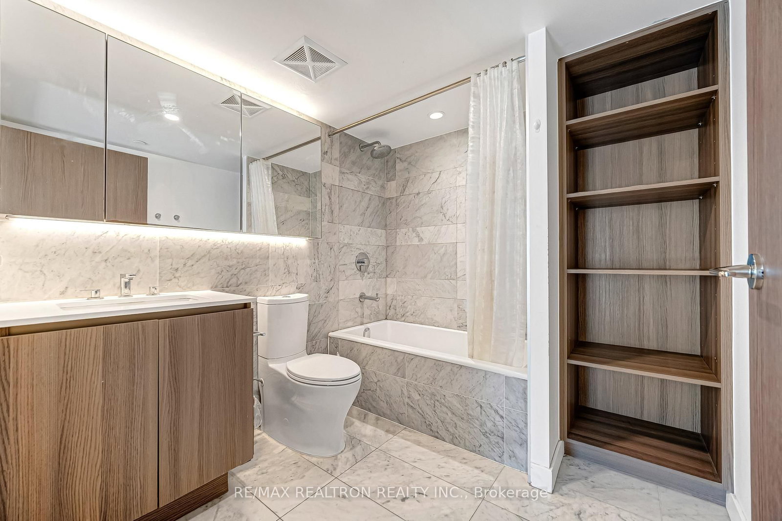 19 Bathurst Street, Unit 811 - Photo 17