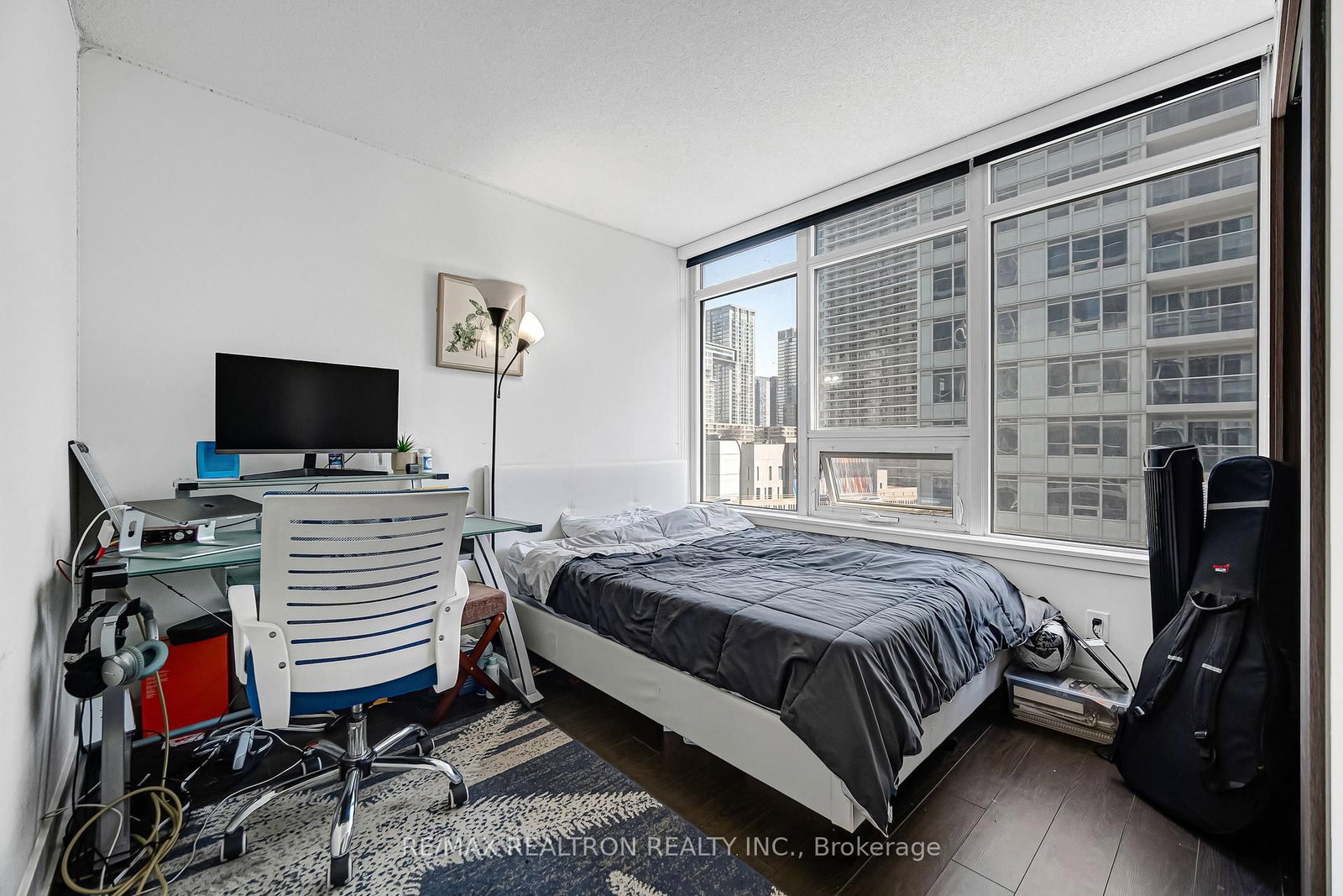 19 Bathurst Street, Unit 811 - Photo 18