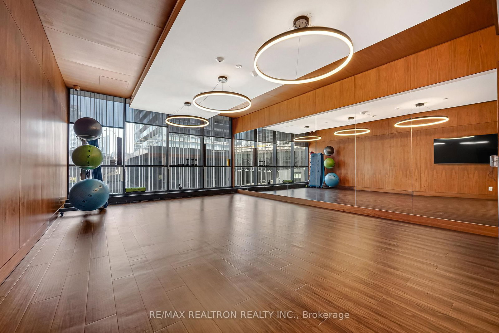 19 Bathurst Street, Unit 811 - Photo 38