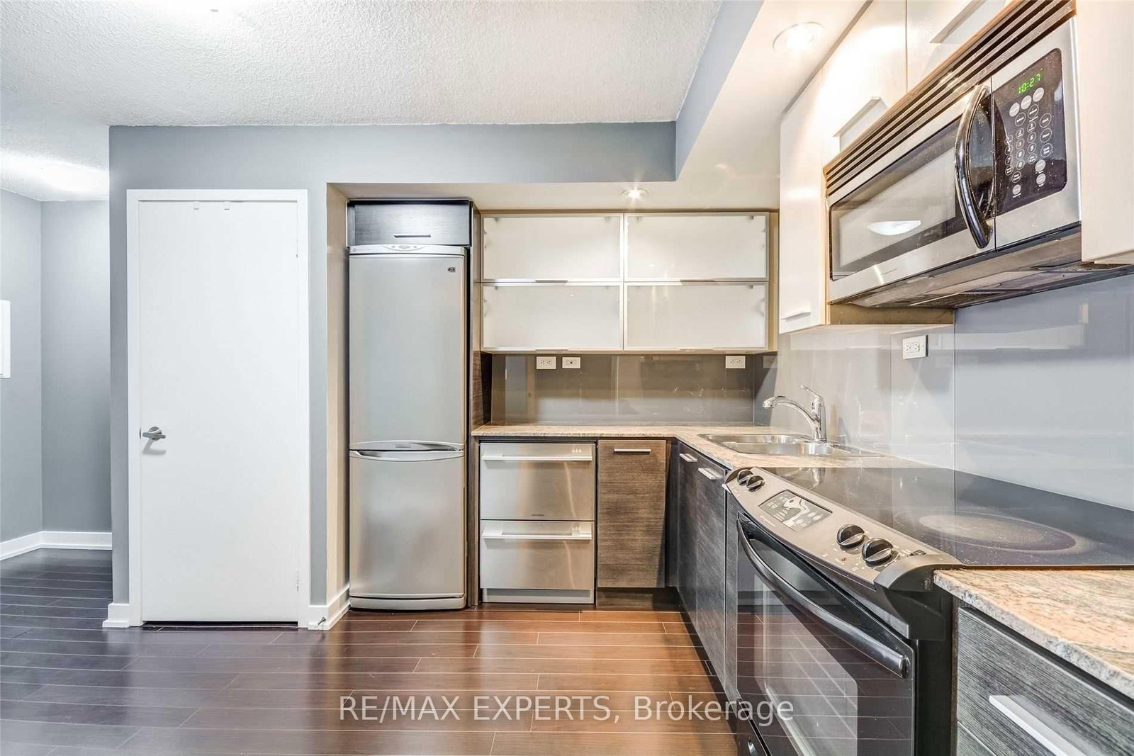 8 Telegram Mews, Unit 605 - Photo 5
