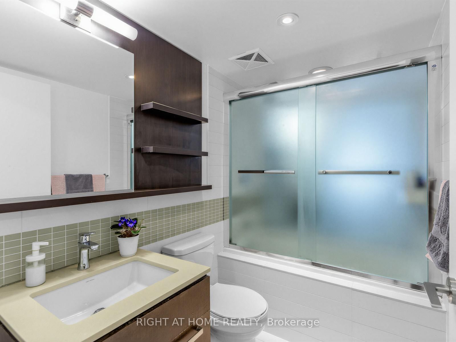 295 Adelaide Street W, Unit 1210 - Photo 16
