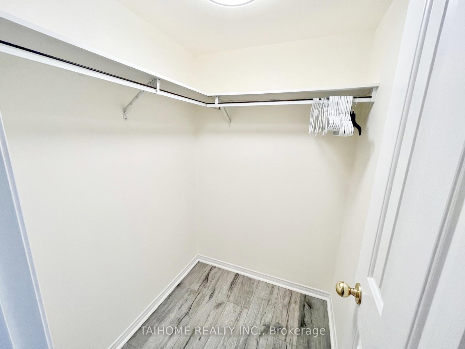 28 Hollywood Avenue, Unit 809 - Photo 17