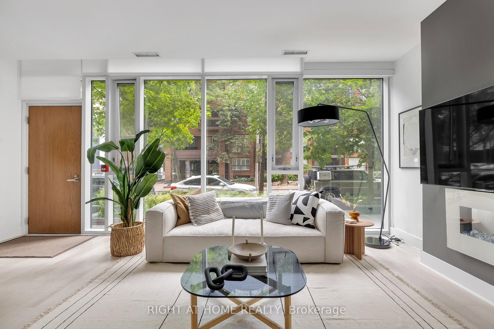 32 Davenport Road, Unit TH 101 - Photo 4