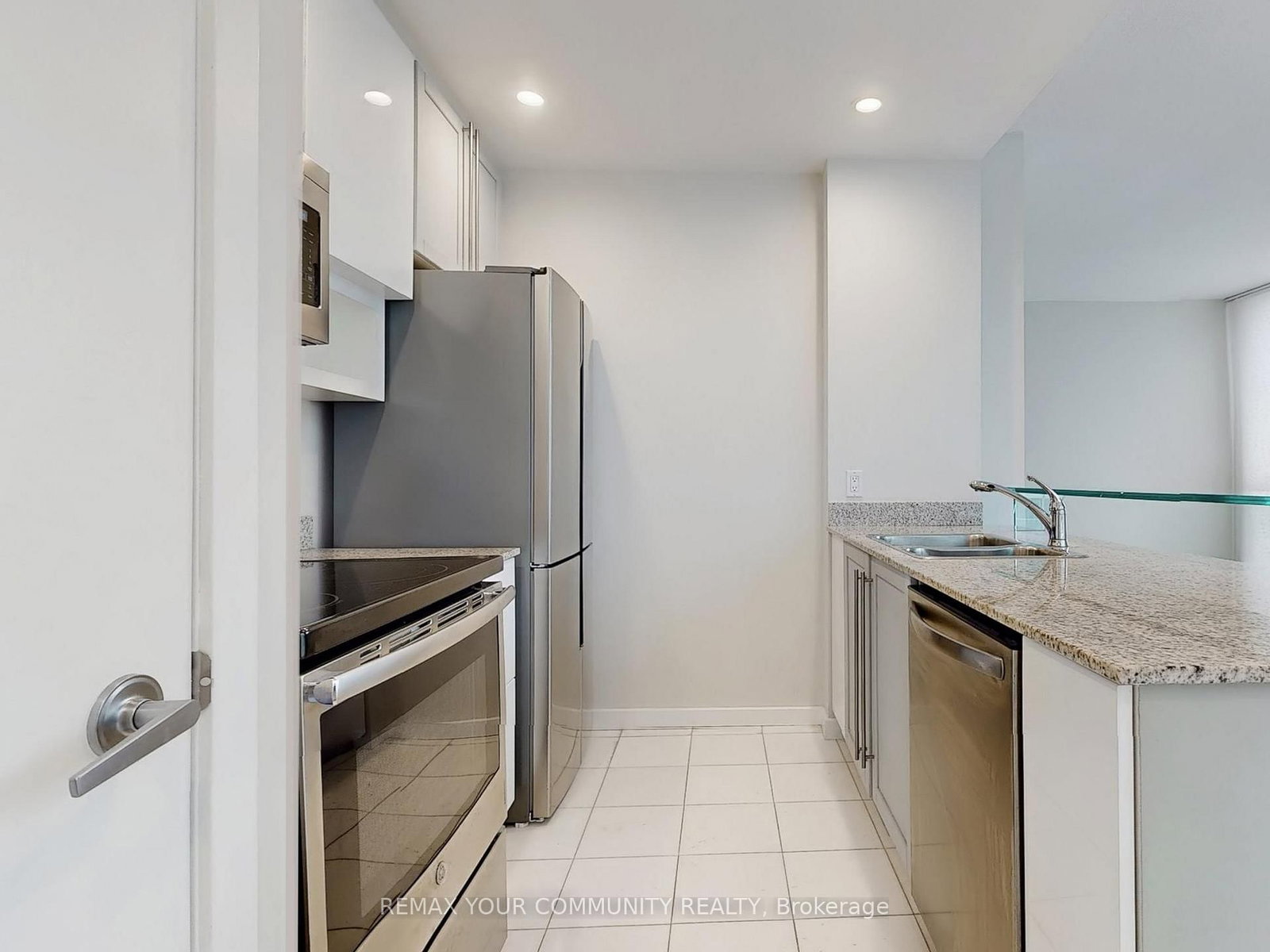 208 Queens Quay West Street, Unit 2212 - Photo 12