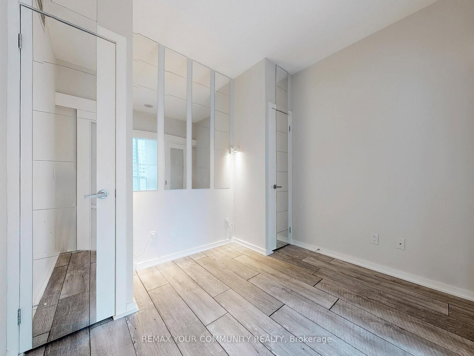 208 Queens Quay West Street, Unit 2212 - Photo 14
