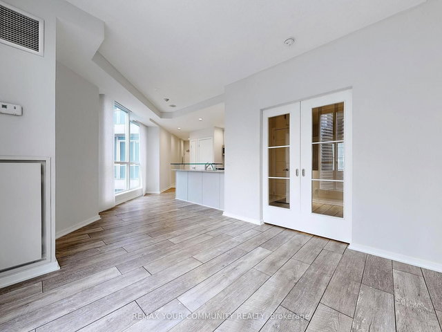 2212 - 208 Queens Quay West Street