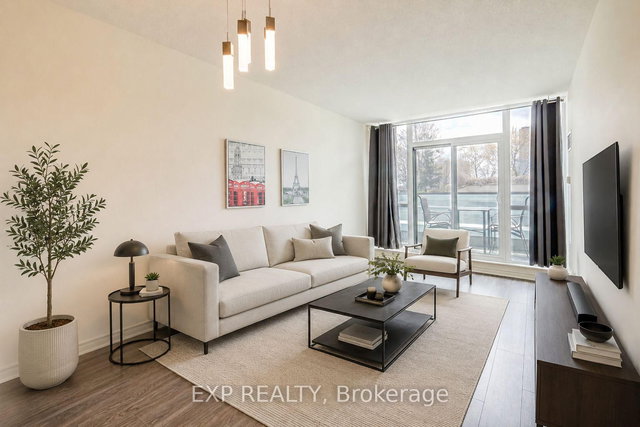 212 - 25 Lower Simcoe Street