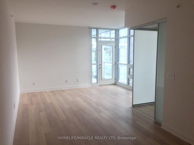 1101 - 210 Simcoe Street