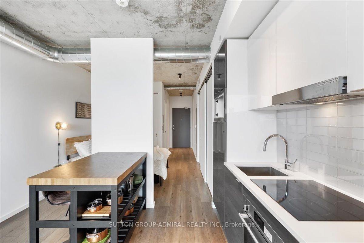 21 Lawren Harris Square, Unit 805 - Photo 14