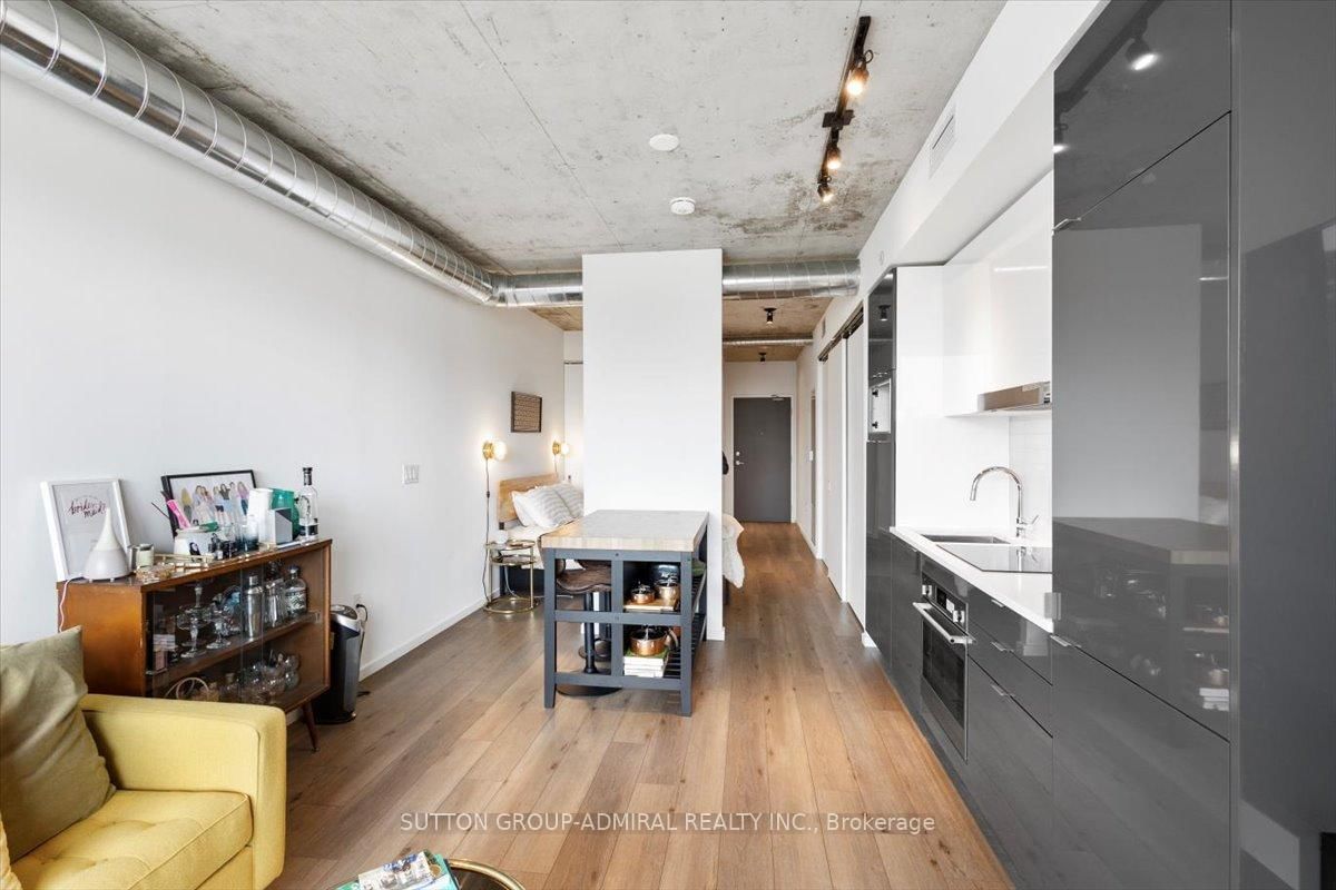 21 Lawren Harris Square, Unit 805 - Photo 15