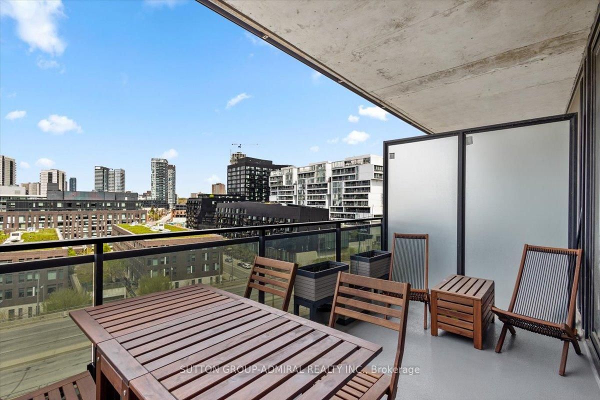 21 Lawren Harris Square, Unit 805 - Photo 17