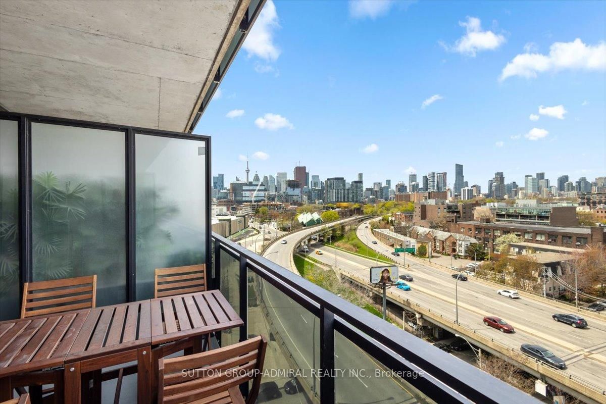 21 Lawren Harris Square, Unit 805 - Photo 18