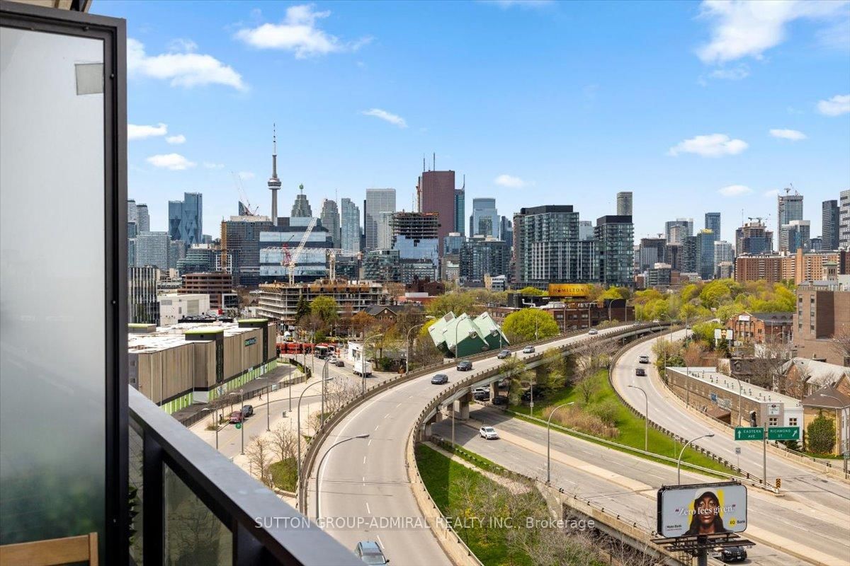 21 Lawren Harris Square, Unit 805 - Photo 19