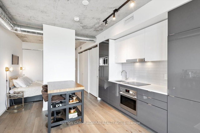 805 - 21 Lawren Harris Square