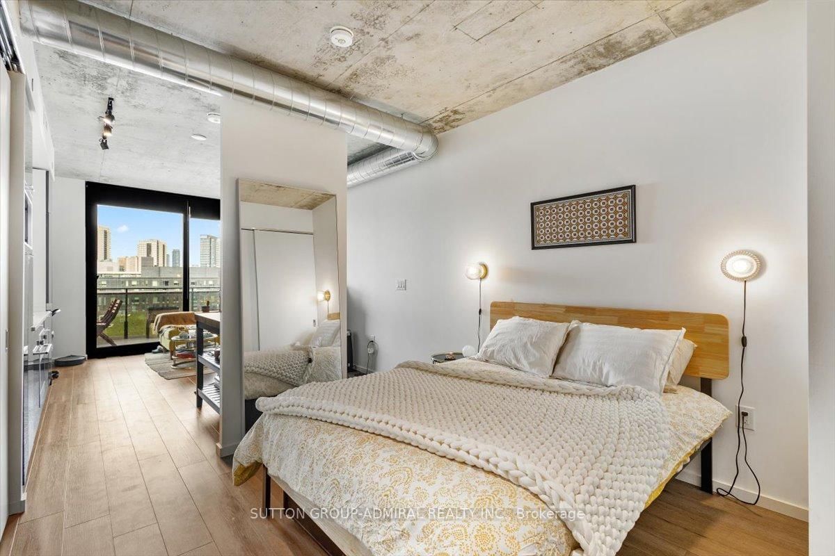21 Lawren Harris Square, Unit 805 - Photo 4