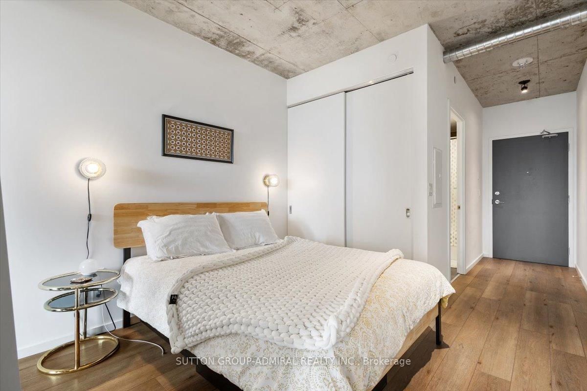 21 Lawren Harris Square, Unit 805 - Photo 8