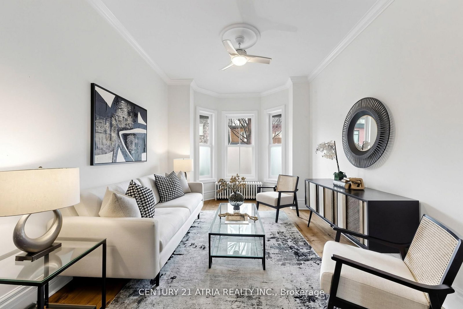 106 Oxford Street - Photo 2