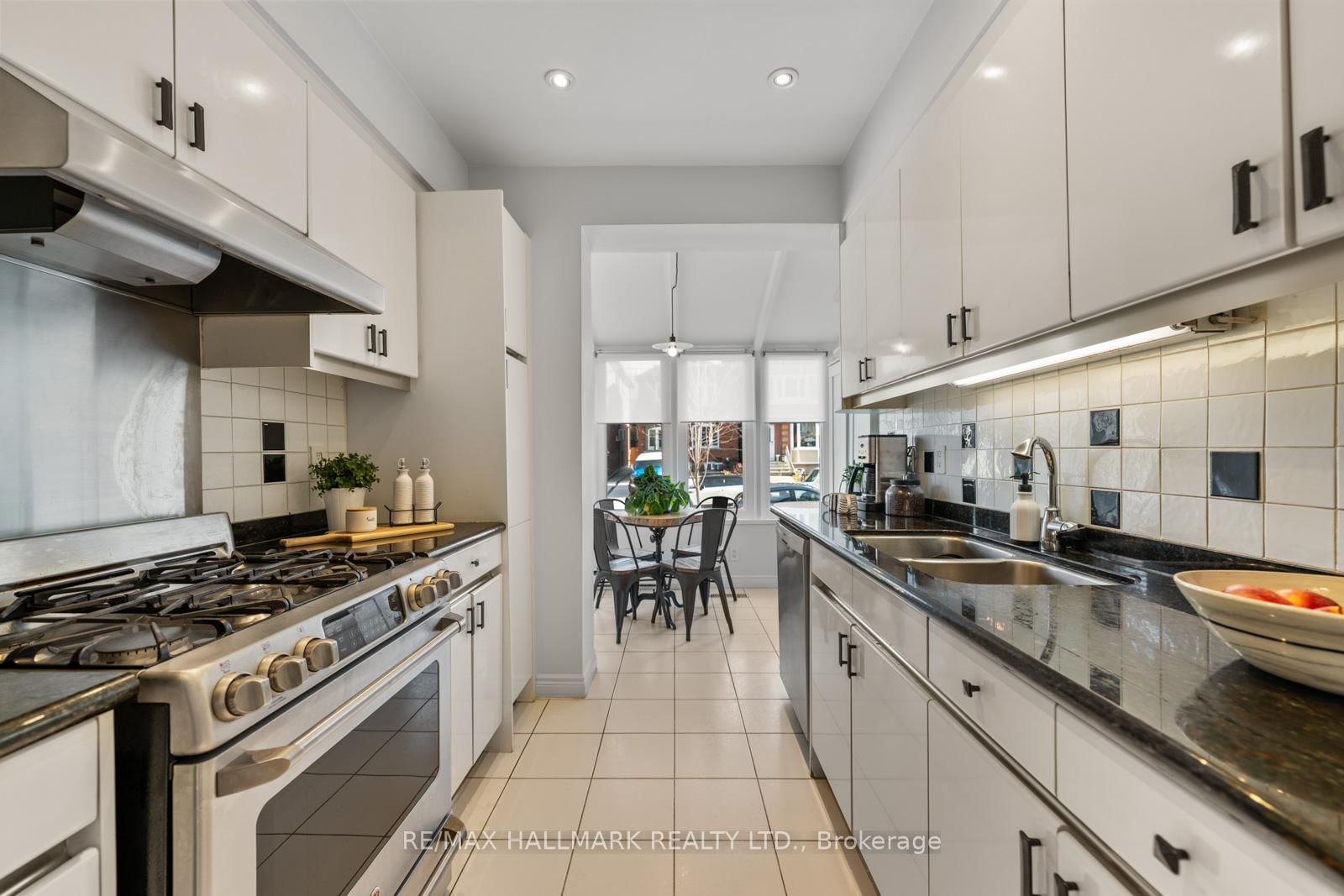146 Roslin Avenue - Photo 12