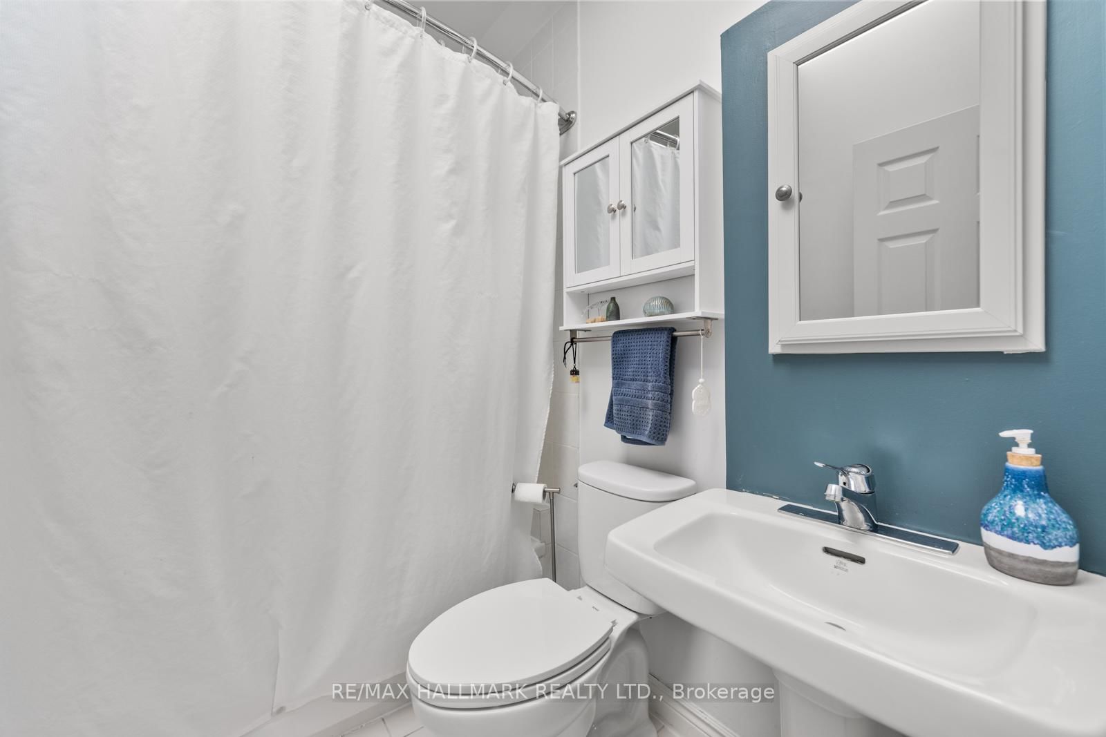 146 Roslin Avenue - Photo 33