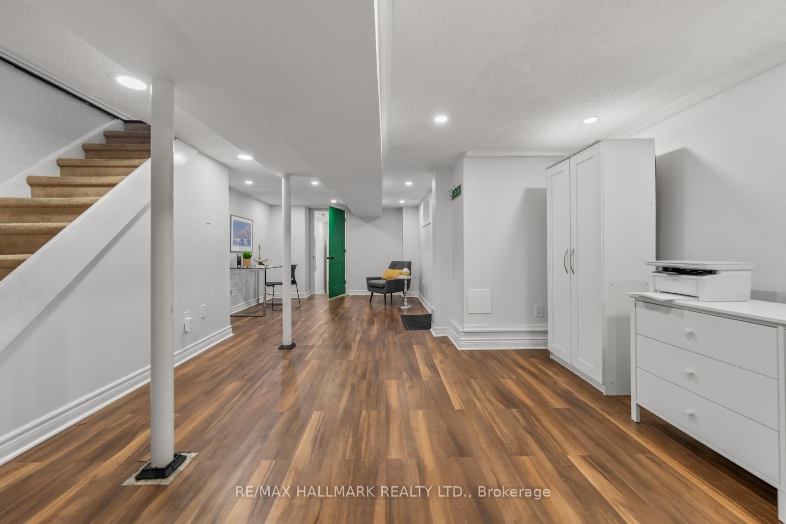 146 Roslin Avenue - Photo 34