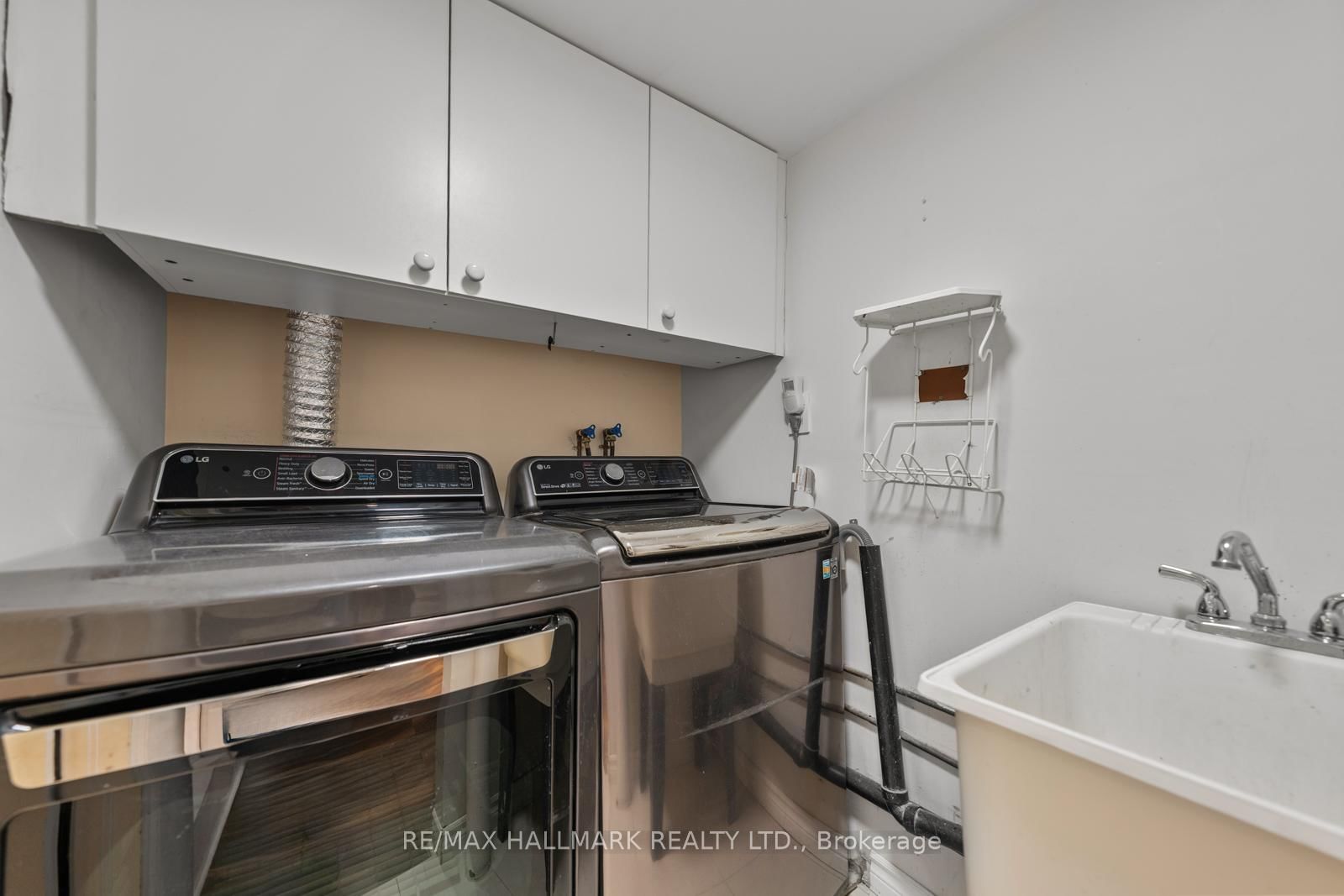146 Roslin Avenue - Photo 39