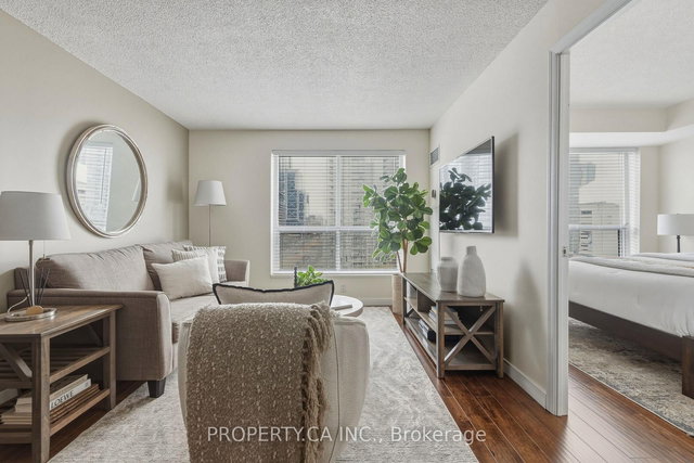 1105 - 410 Queens Quay W