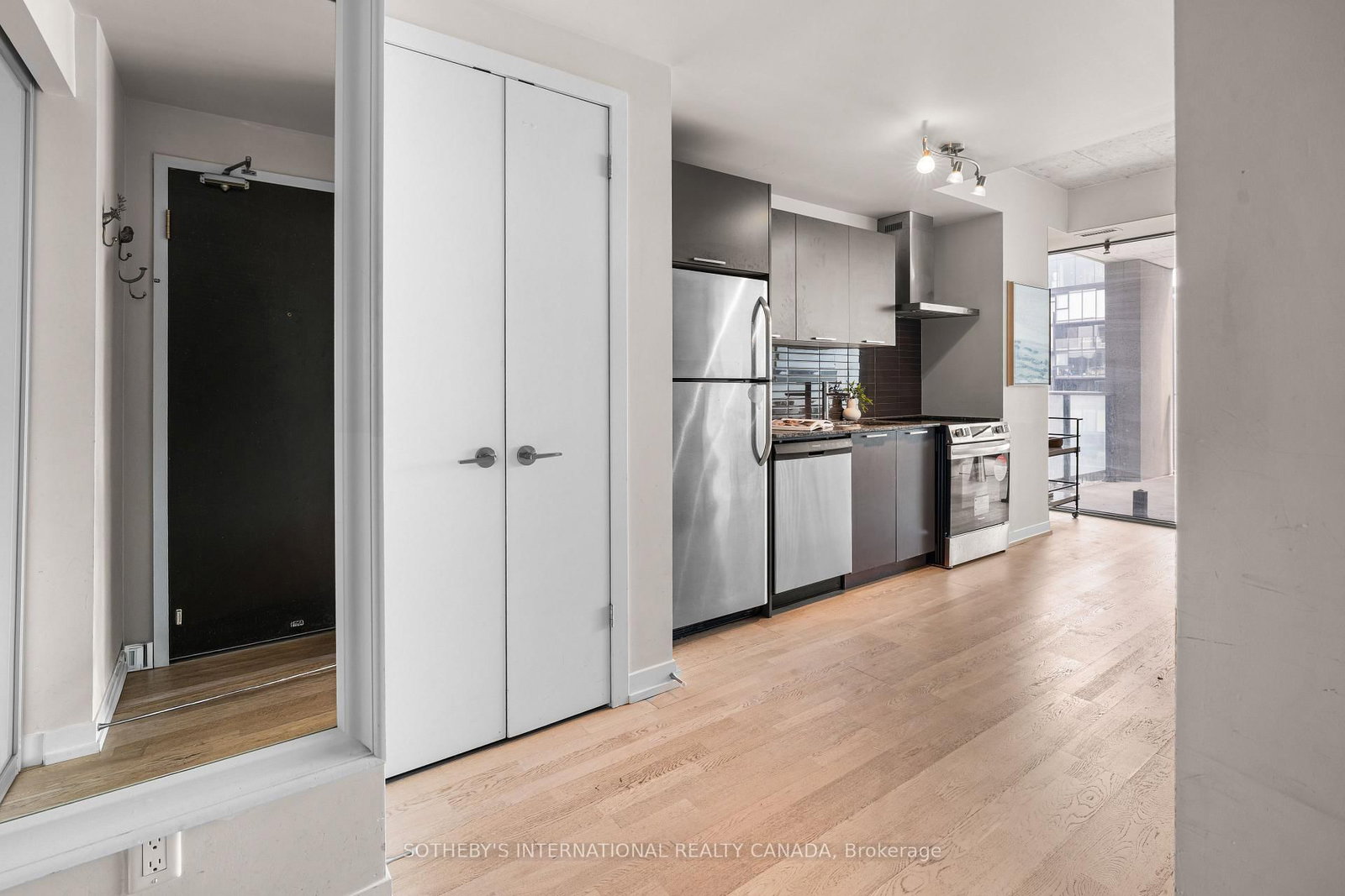 95 Bathurst Street, Unit 1204 - Photo 2