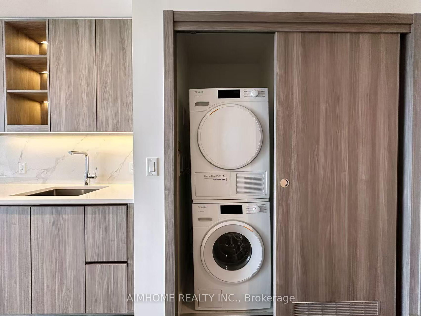 27 McMahon Drive, Unit 1705 - Photo 7