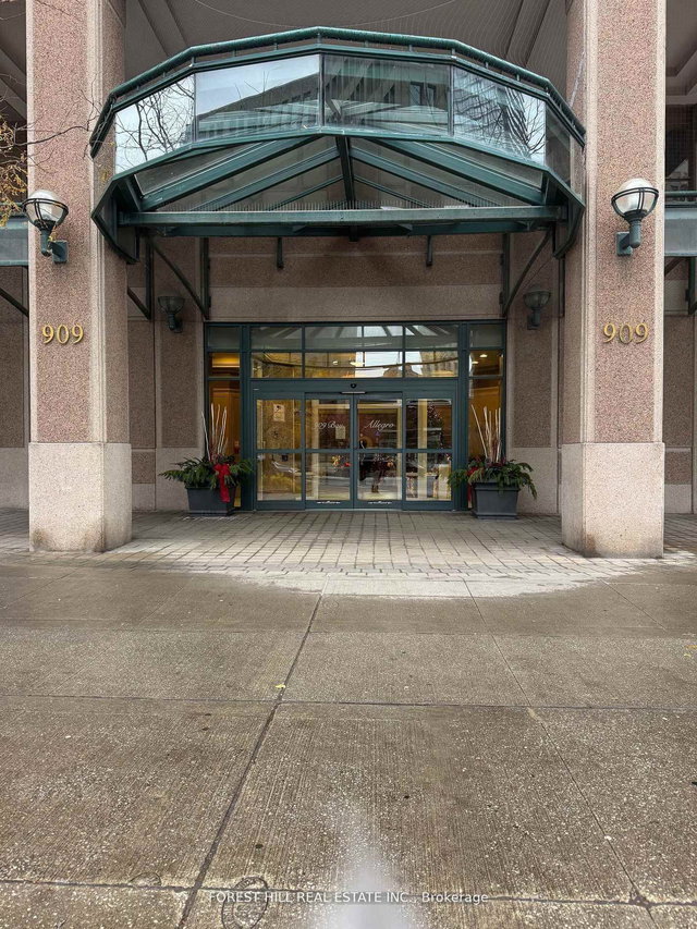 203 - 909 Bay Street