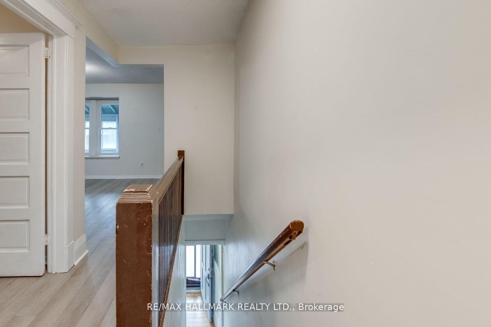 2 Upper-576 Ossington Avenue, Toronto, ON, photo 4