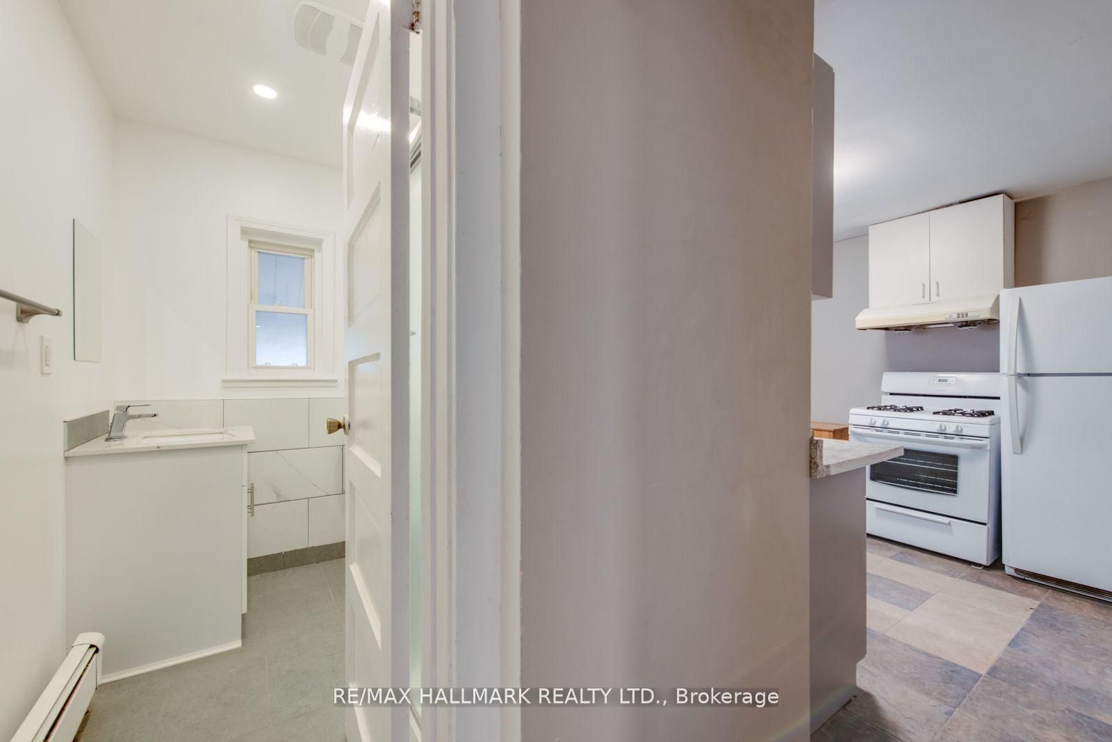 2 Upper-576 Ossington Avenue, Toronto, ON, photo 5