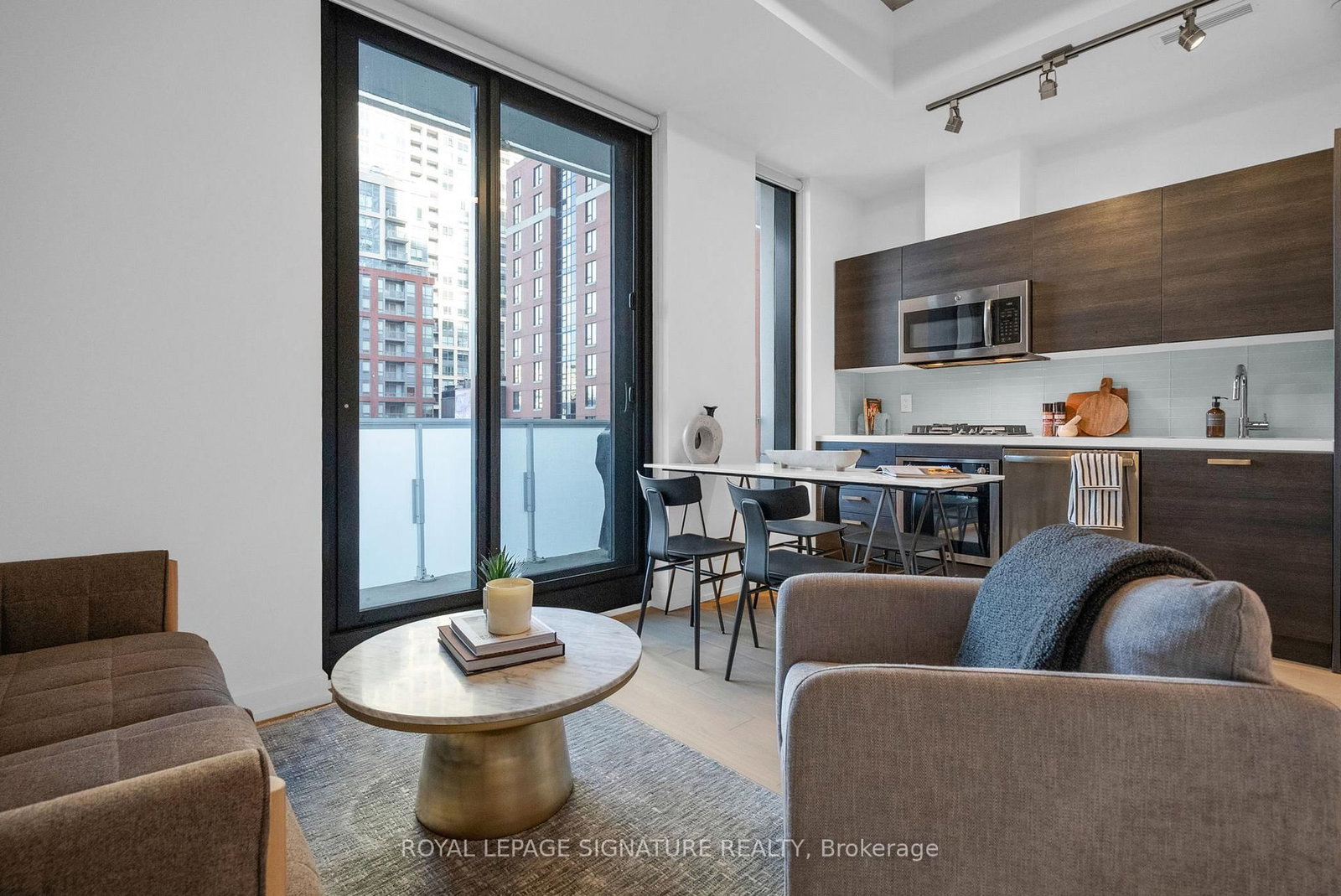 11 Charlotte Street, Unit 606