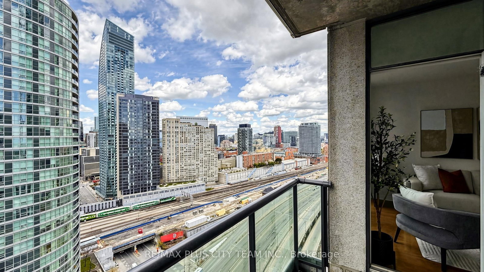 16 Yonge Street, Unit 2604 - Photo 17