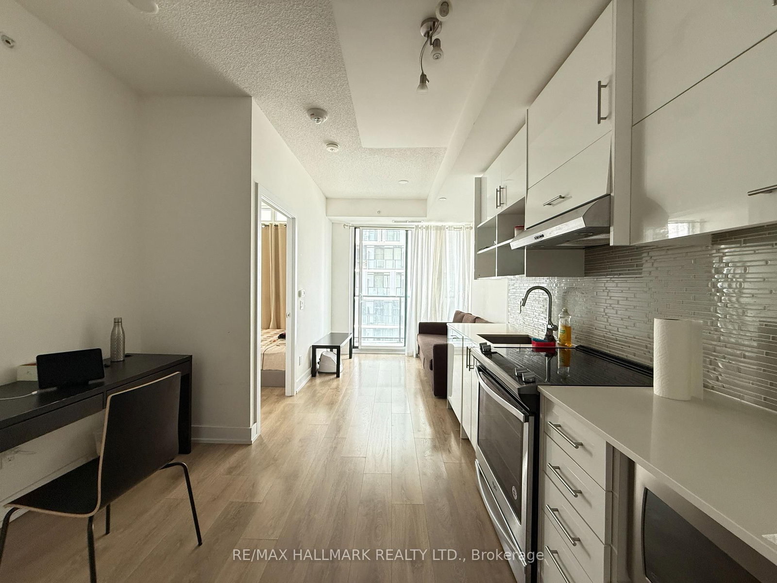 128 Fairview Mall Drive, Unit 910 - Photo 3