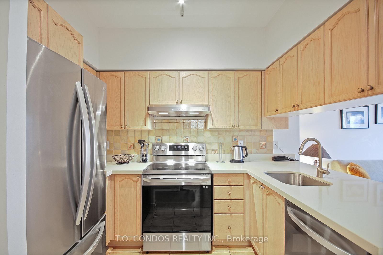 909 Bay Street, Unit 1806 - Photo 5