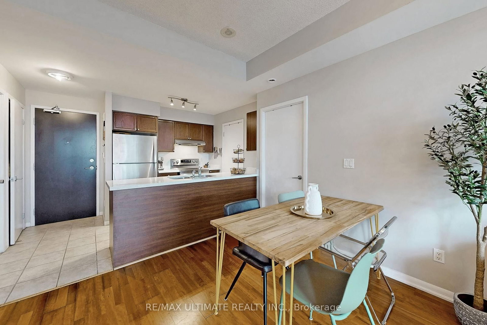 228-231 Fort York Boulevard, Toronto, ON, photo 3