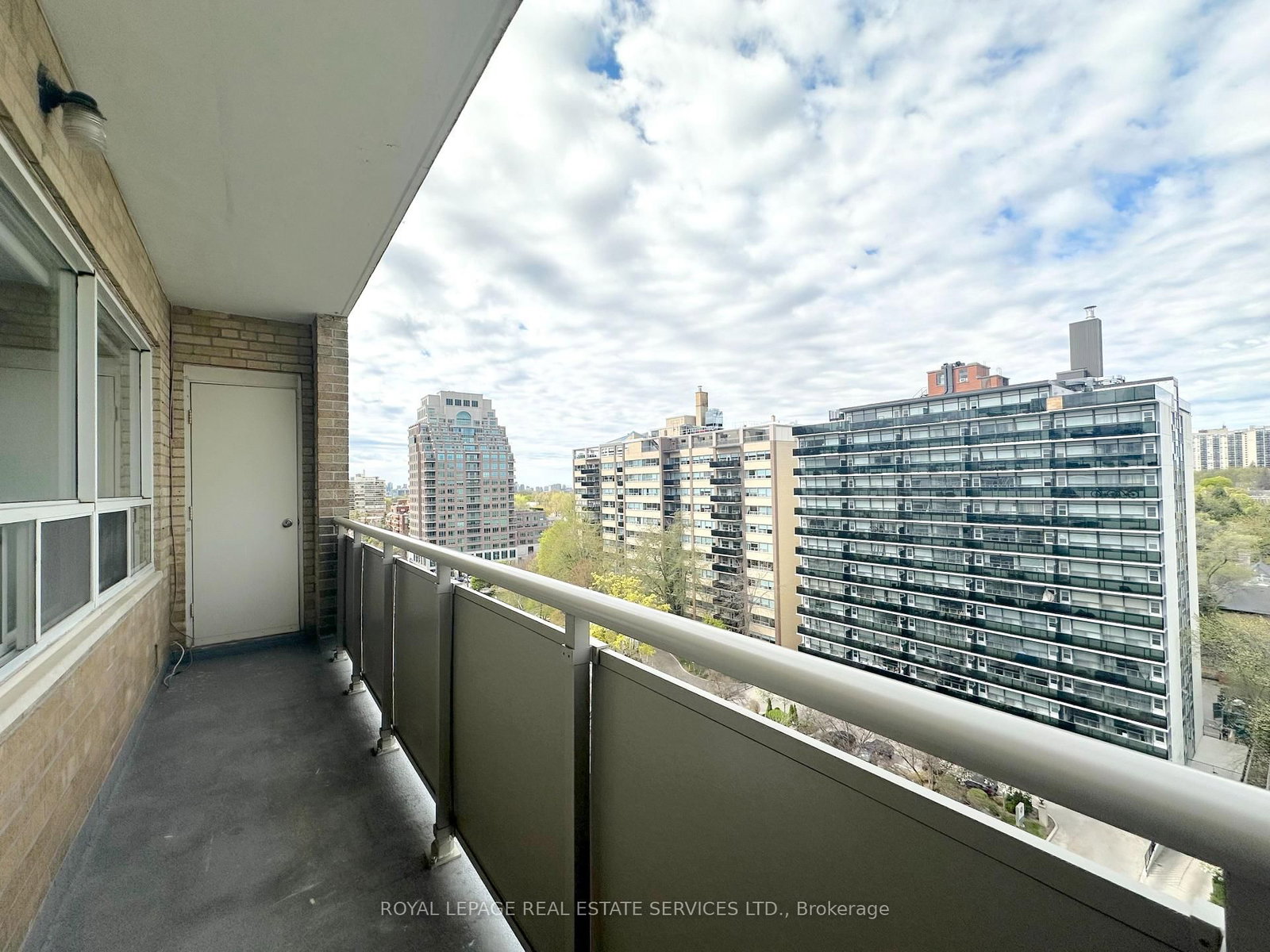 565 Avenue Road, Unit 902 - Photo 12
