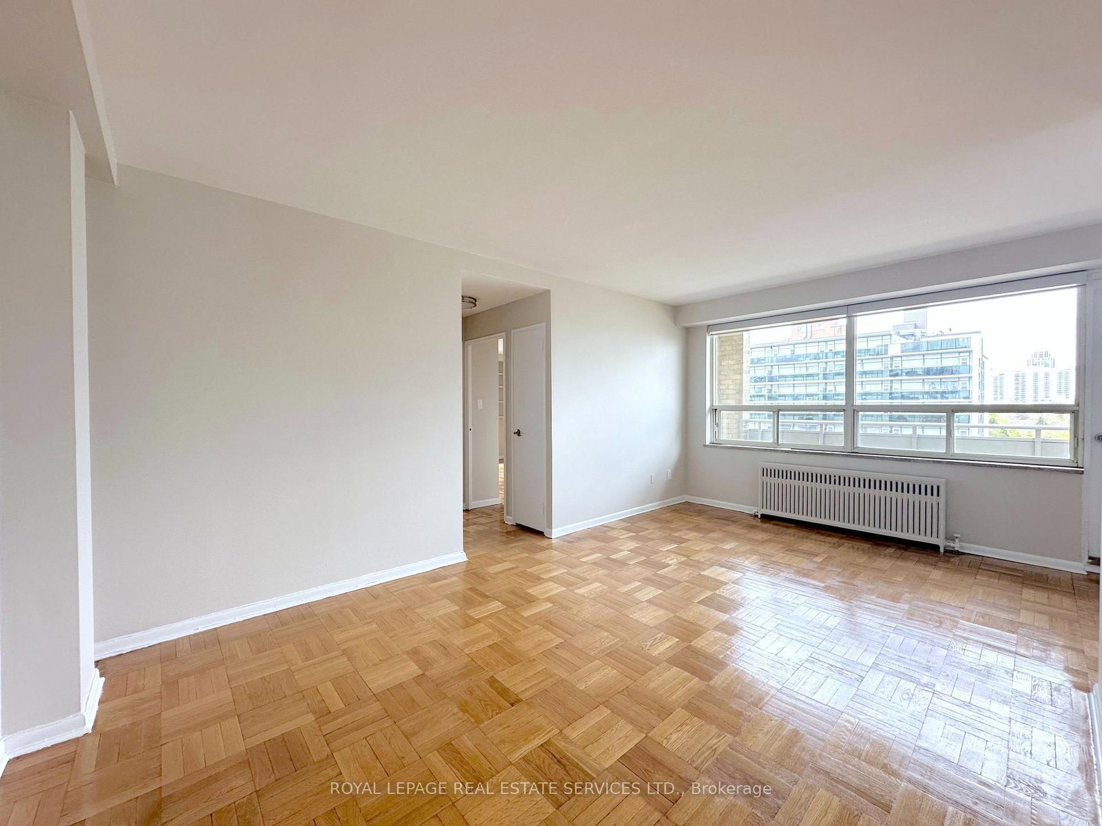565 Avenue Road, Unit 902 - Photo 2