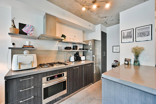 601 - 560 King Street W