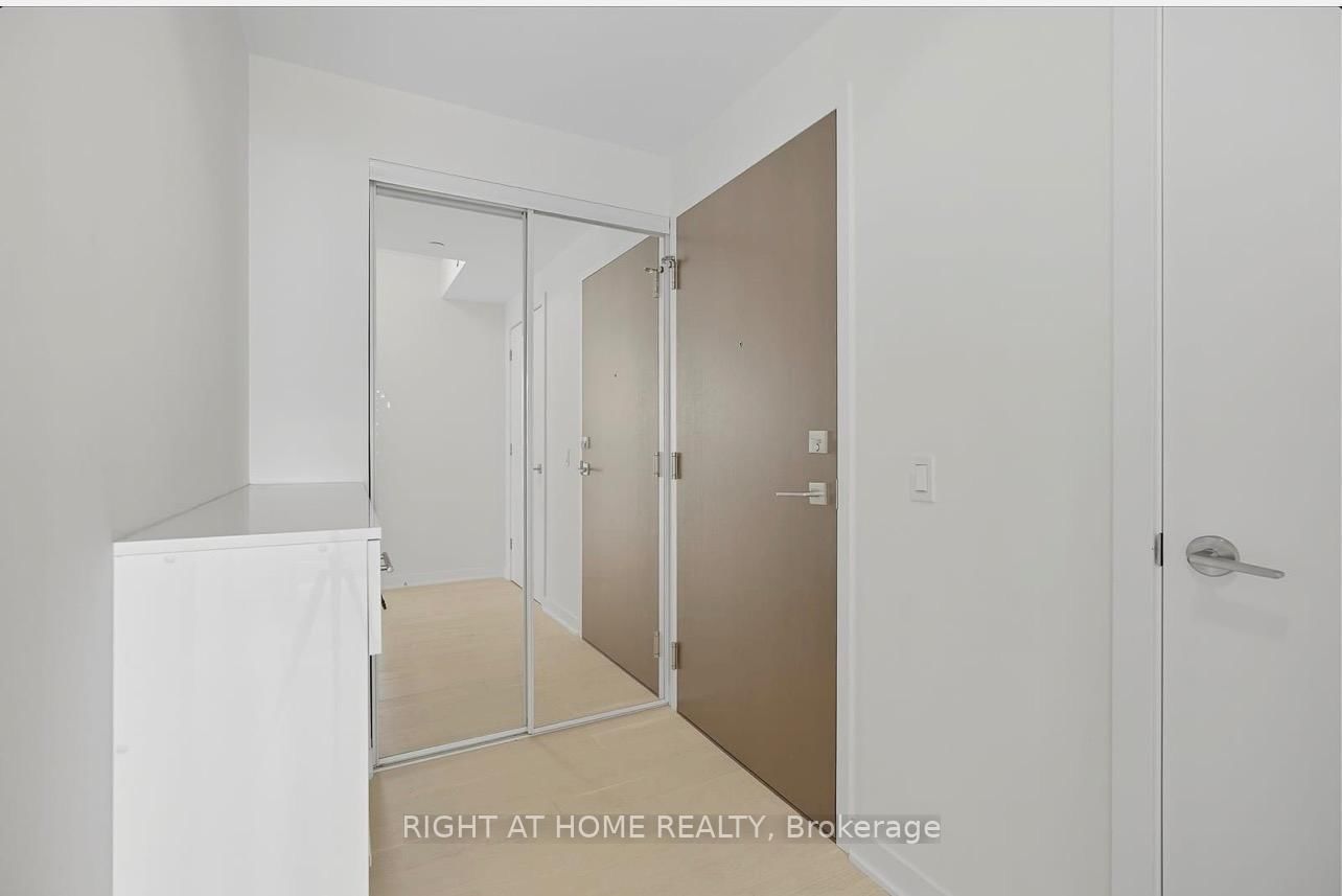 2221 Yonge Street, Unit 3109 - Photo 2
